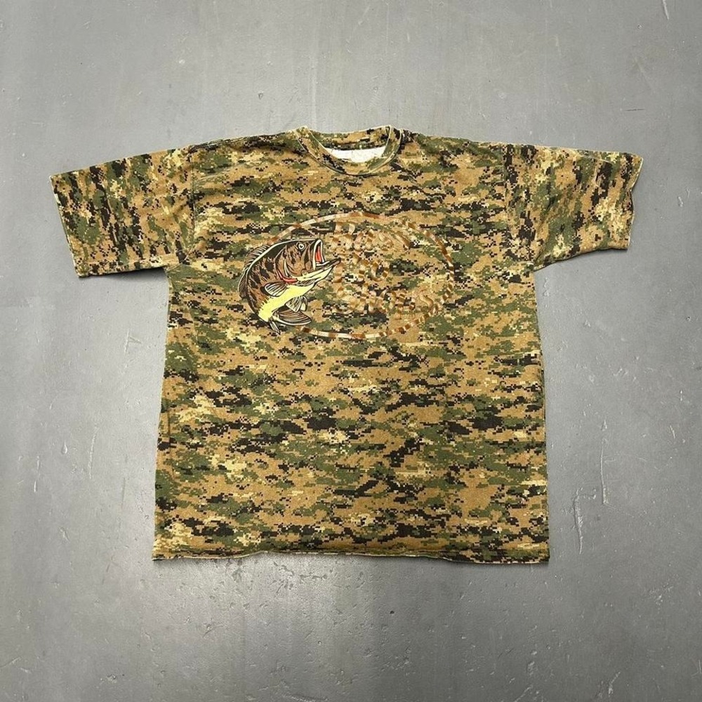 Vintage 90s Bass pro shops fishing earth tone digital camo tshirt
